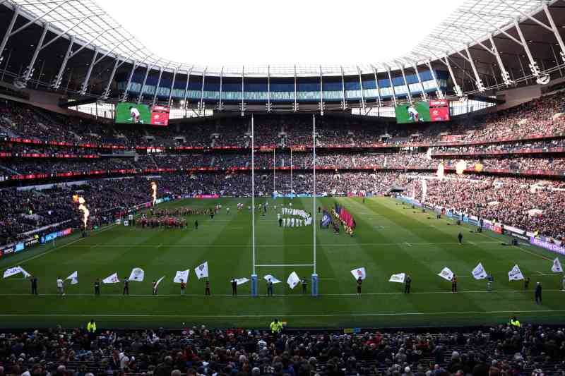 El partido en el estadio del Tottenham Hotspur fue presenciado por una multitud de 61,214